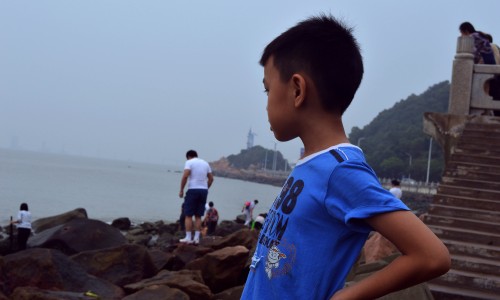 孩子的头起泡怎么办-小孩头长包是怎么回事、小孩头长包是怎么回事 -小孩头部长疱疹症状有哪些症状图片网